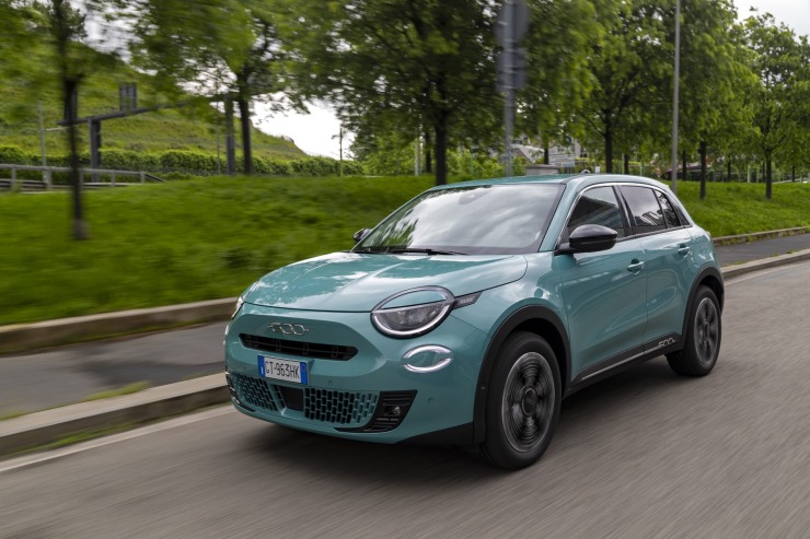 Το FIAT 600 Hybrid με 136 PS είναι εδώ – Δείτε πόσο κάνει