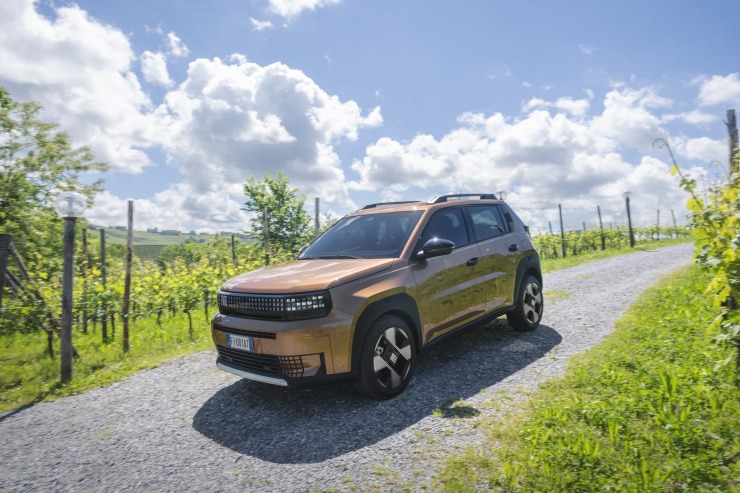 Αυτό είναι το FIAT Grande Panda Hybrid: Έρχεται να ανακατέψει την τράπουλα