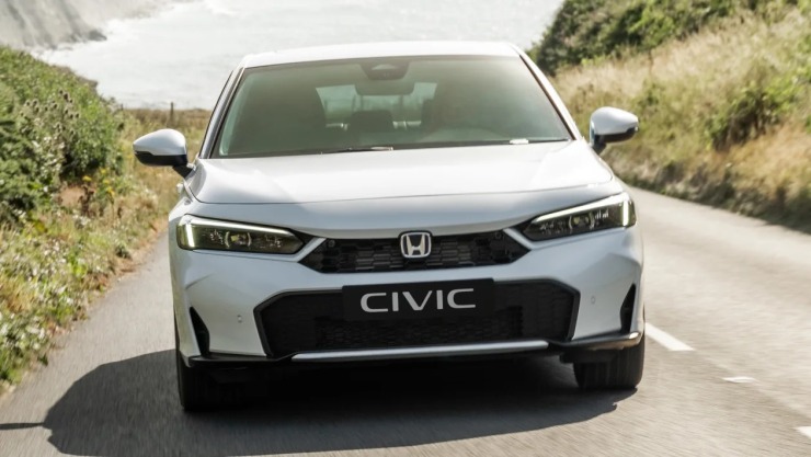 Η Honda «ανάβει τα φώτα» στην Toyota με το νέο Civic