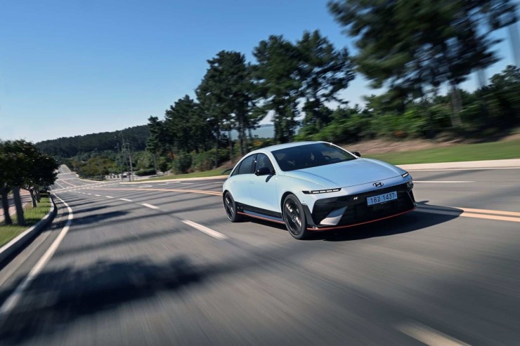 Οδήγηση στο κόκκινο! – Το Hyundai Ioniq 6N δείχνει τι σημαίνει ηλεκτρικό performance