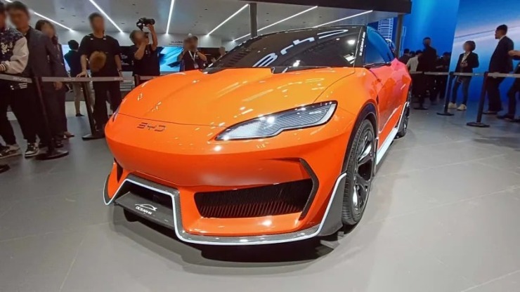 Η BYD ετοιμάζει hot hatch-έκπληξη