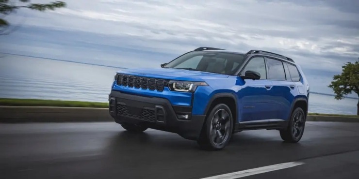 Το Jeep Cherokee έγινε υβριδικό με 210 ίππους και αυτονομία-ρεκόρ!