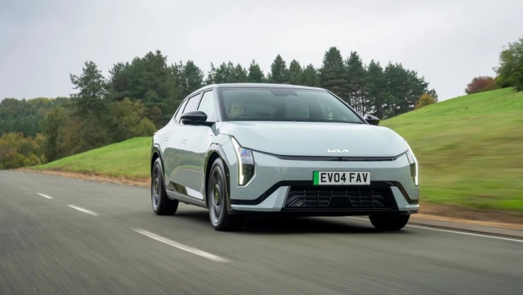 Από το hatchback στο Fastback – Τι πραγματικά αλλάζει στο Kia EV4