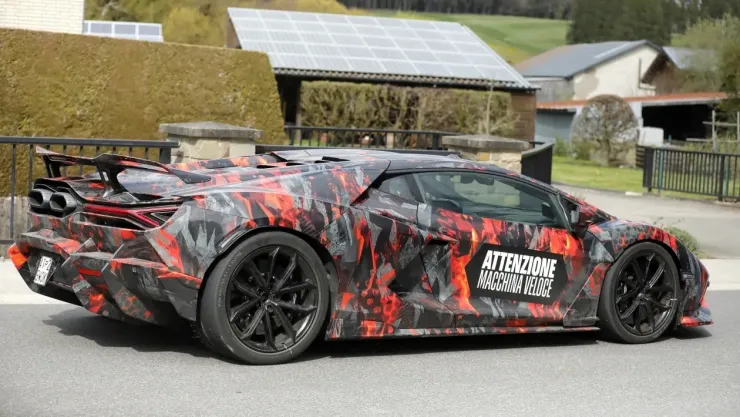 Lamborghini Revuelto SV: Το V12 «τέρας» των 1.015 PS ετοιμάζεται να σπάσει τα χρονόμετρα στο Nürburgring
