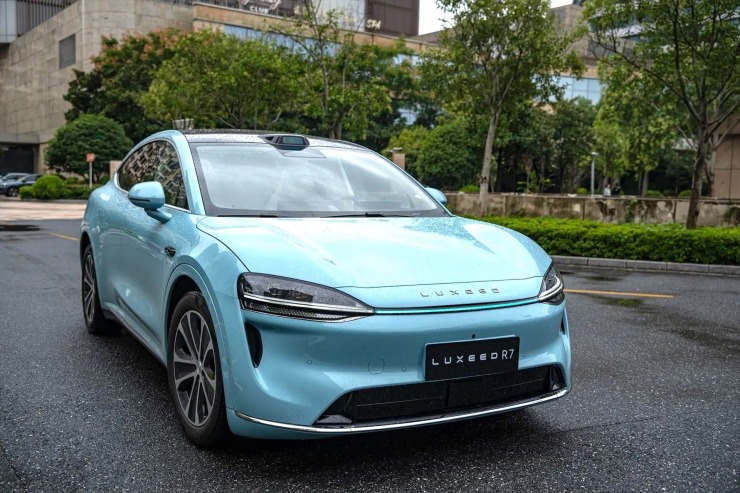 Luxeed R7: Το «Apple Car» της Κίνας που οδηγεί μόνο του στο απόλυτο χάος!
