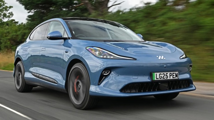 Το νέο MG IM6 βγάζει… γλώσσα σε Tesla και Porsche