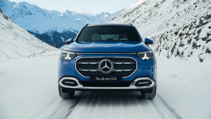 Η νέα Mercedes-Benz GLB φτάνει με αυτονομία 640 χλμ., με έως και 7 θέσεις και γρήγορη φόρτιση 320kW