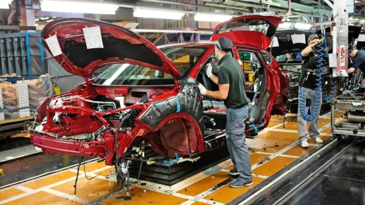 Ανάσα για την αυτοκινητοβιομηχανία: Η Κίνα αίρει τους περιορισμούς στα τσιπ