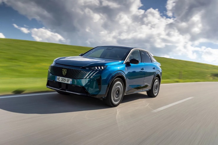 Η Peugeot προσφέρει τετρακίνηση για τα E-3008 και E-5008