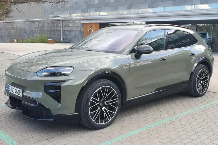 Η Porsche Cayenne Turbo Electric… «δίνει ξύλο» σε πολλά supercars