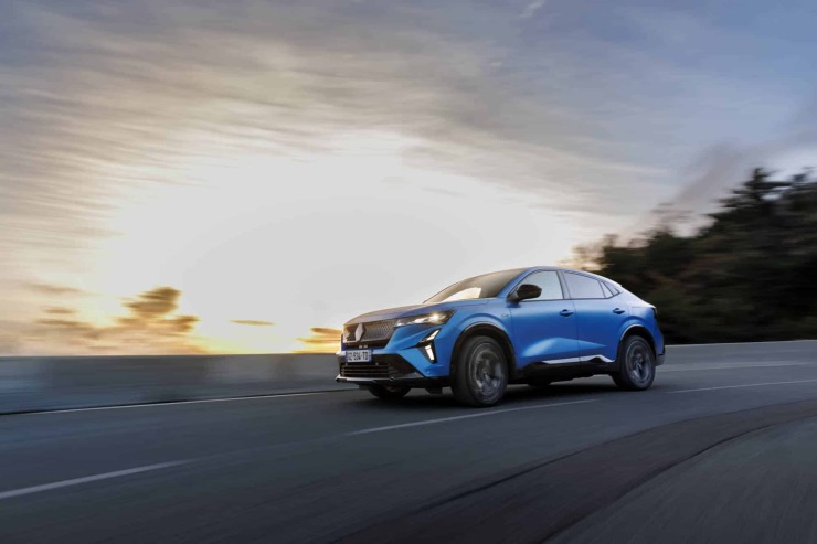 Renault Rafale E-Tech: Η νέα PHEV ναυαρχίδα με 300 άλογα και τετρακίνηση