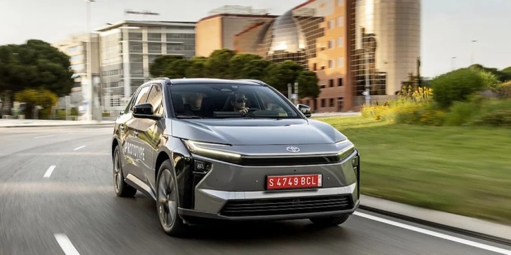 Οδηγώντας το νέο Toyota bZ4X: Έρωτας με τη δεύτερη ματιά