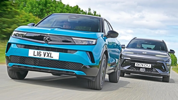 Opel Mokka Hybrid vs Hyundai Kona Hybrid: Ποιο είναι το καλύτερο οικογενειακό SUV;