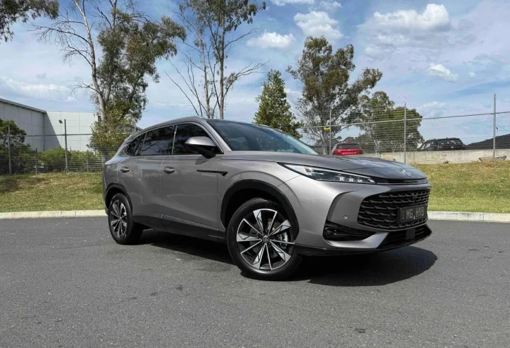 MG HS Hybrid+ 2026: Το SUV που καίει σαν μοτοποδήλατο και οδηγεί σαν Premium!