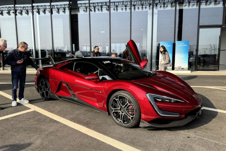 BYD Yangwang U9: Οδηγώντας το ταχύτερο αυτοκίνητο παραγωγής στον κόσμο