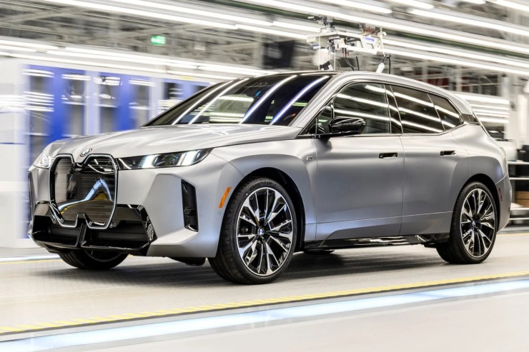 Η BMW ξεκίνησε την παραγωγή του νέου iX