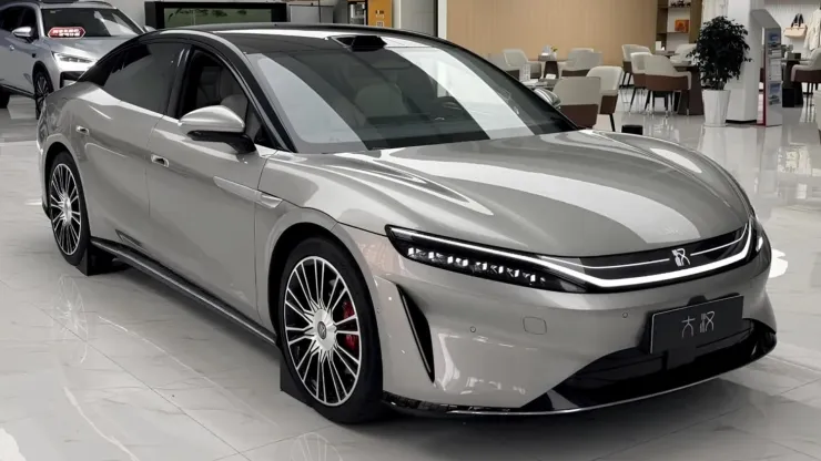 Η BYD σπάει νέο ρεκόρ: Πούλησε πάνω από 250.000 ηλεκτρικά σε έναν μήνα