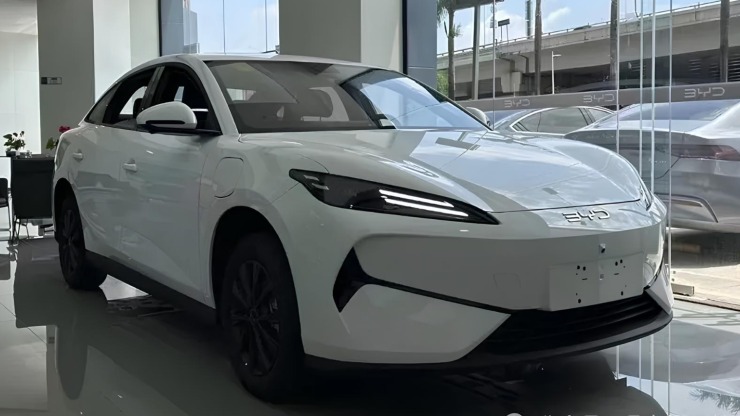 Νέο BYD e7: Το φτηνό αλλά πολυτελές Sedan που κάνει πάταγο!