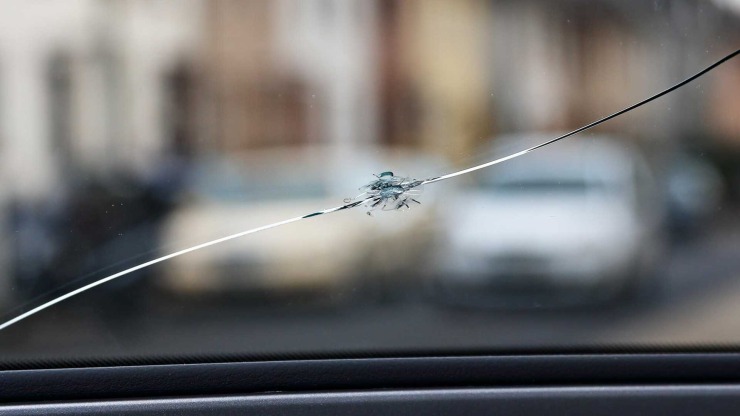 Ραγισμένο παρμπρίζ σε EV: H επισκευή δεν πρέπει να καθυστερεί