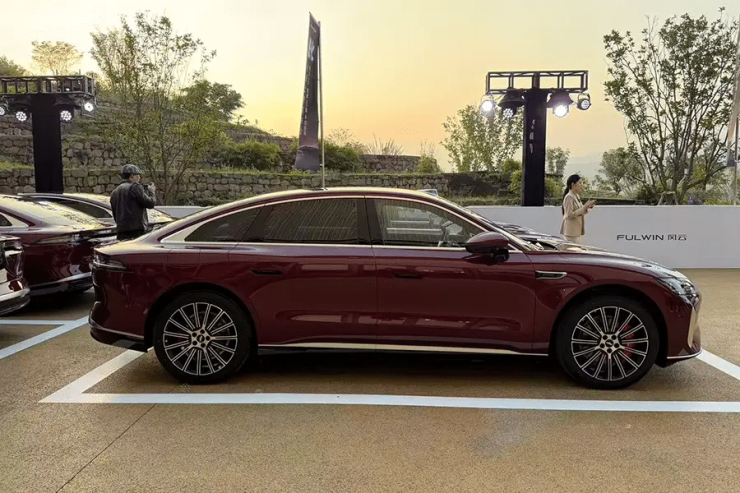 Αυτό το αυτοκίνητο έχει αυτονομία πάνω από 2.500 χλμ!