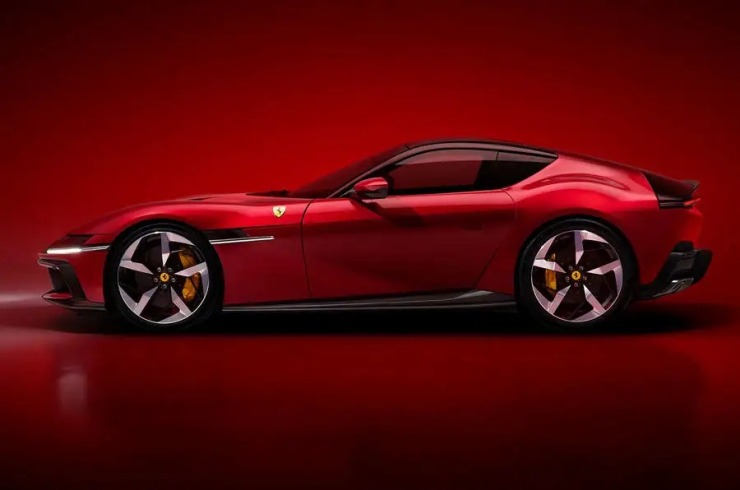 Η νέα Ferrari 12Cilindri αποδίδει 819 HP!