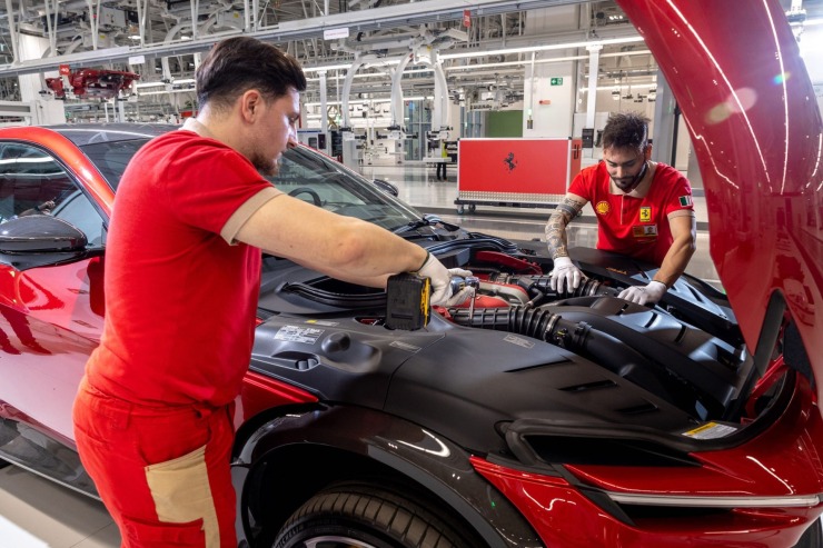 Ferrari: Θα διαθέτει μπαταρίες με ετήσια συνδρομή