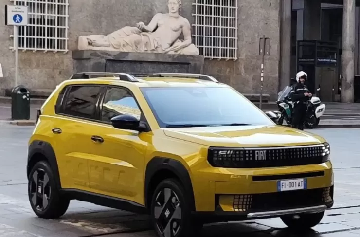 Fiat Grande Panda: Πρώτες «τσάρκες» στο Τορίνο
