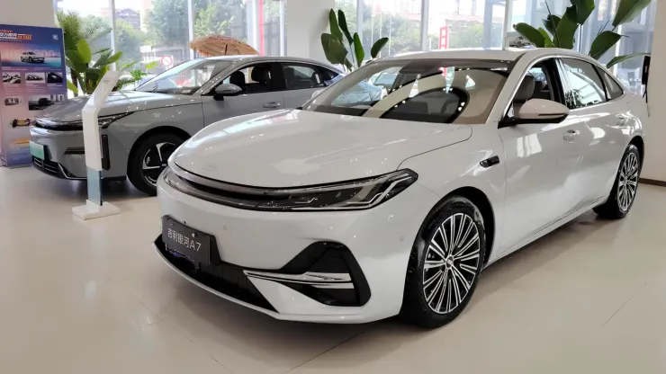 Το Geely Galaxy A7 με 2.100 χλμ αυτονομίας σαρώνει στην Κίνα!