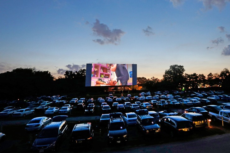 Σινεμά μέσα από το αυτοκίνητο: Τα Drive-In πέθαναν, ζήτω οι οθόνες!