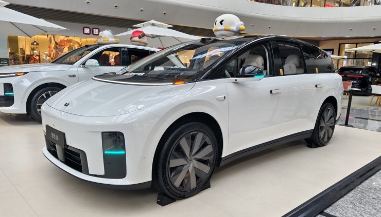 Li Auto i8: Premium ηλεκτρικό SUV με τρεις σειρές καθισμάτων και σχεδιασμό MPV