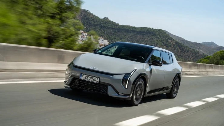 Kia EV4: Το νέο ηλεκτρικό που συνδυάζει άνεση, στυλ και απίστευτη αυτονομία!
