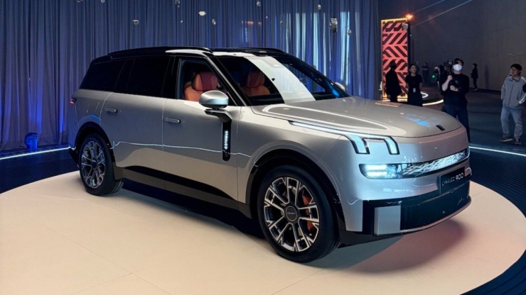 Αυτονομία 1.443 χλμ, 883 PS και 0-100 σε 4.3” – Το Lynk & Co 900 δίνει… ρέστα!!
