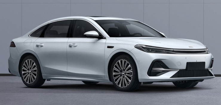 Geely Galaxy A7: Το υβριδικό σεντάν με 2.100 χλμ αυτονομίας και τιμή €12.300