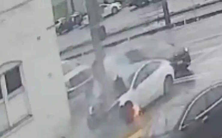 Σοκ με Tesla: Γυναίκα παγιδεύτηκε και κάηκε ζωντανή επειδή δεν άνοιγαν οι πόρτες!