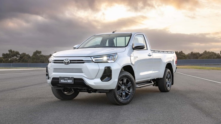 Toyota: έρχεται το Hilux Revo BEV