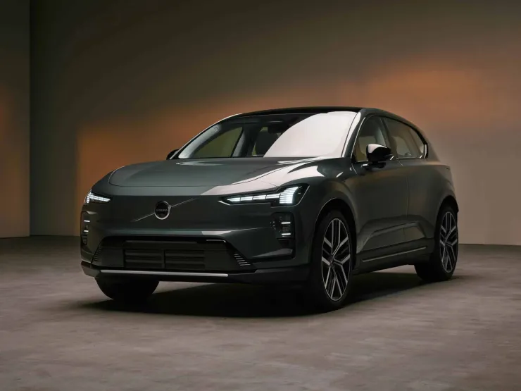 Να τι συμβαίνει όταν το νέο EX60 της Volvo χτυπήσει μετωπικά σε κολώνα
