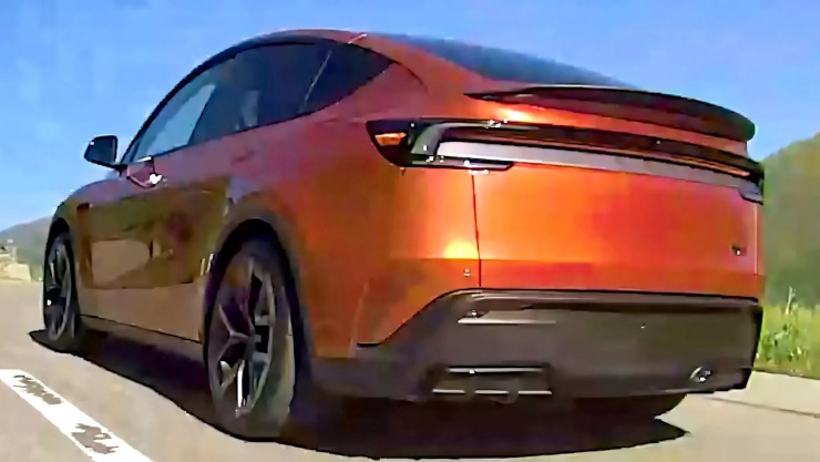 Το νέο Tesla Model Y Performance εντοπίστηκε χωρίς καμουφλάζ