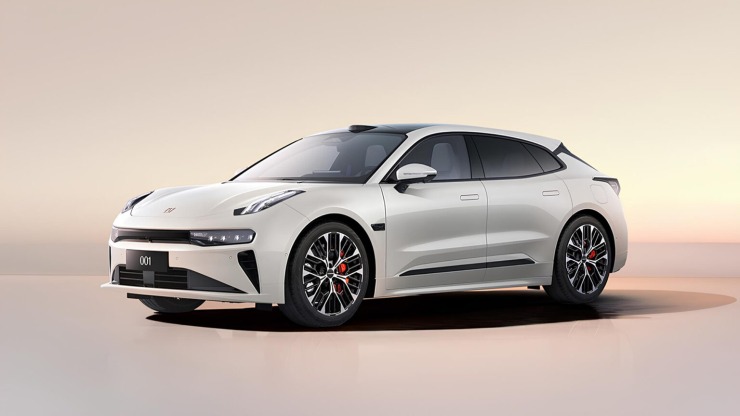 Ένα σπορ ηλεκτρικό liftback με 924 άλογα και 0-100 σε 2,8”!