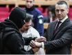 Αποφυλακίστηκε ο Κασιδιάρης και ψάχνει δρόμο επιστροφής στη Βουλή