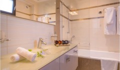 Sivota Diamond double room bathroom