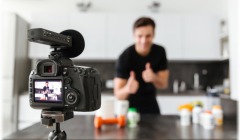 Η οικονομία των influencers ξεπέρασε το Χόλιγουντ - Και αυτό έμαθε να τους αγαπά