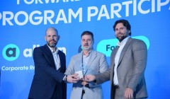 Απονομή βραβείου για την «Ενεργό συμμετοχή στο πρόγραμμα» από τον Γιώργο Πουλημά, Πρόεδρο της ΠΟΕΠΠΠ, στους Κωνσταντίνο Βαβλιάκη, Συνιδρυτή και Chief Technology Officer της εταιρείας Pharm24, και Κωνσταντίνο Νικόλαρο, Συνιδρυτή και CEO της εταιρείας Pharm24