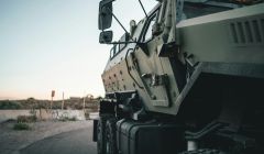 Από τα αυτοκίνητα στα όπλα: Η ΕΕ ψάχνει σωσίβιο στην αμυντική βιομηχανία