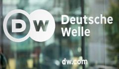 Η Deutsche Welle θα συνεχίσει να μιλά ελληνικά - Απετράπη το λουκέτο