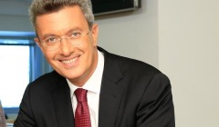 Οδεύοντας προ το χρηματιστήριο, ενισχύει το "οπλοστάσιο" της 