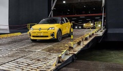 Τα πρώτα Renault 5 E-Tech αποβιβάστηκαν στη Βρετανία