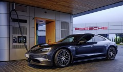 Η Porsche ανοίγει το Charging Lounge στο Αμβούργο