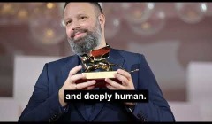 Με χιούμορ, η Ντακότα Τζόνσον αυτοπροτείνεται στον Λάνθιμο και πειράζει την Έμα Στόουν