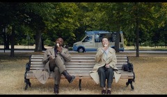 Η Olivia Colman στη νέα καμπάνια της Burberry σε σκηνοθεσία John Madden (+video)