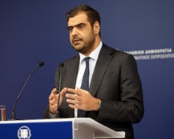 Η κυβέρνηση κερδίζει επικοινωνιακές μάχες, αλλά χάνει ερείσματα στα συγκροτήματα media